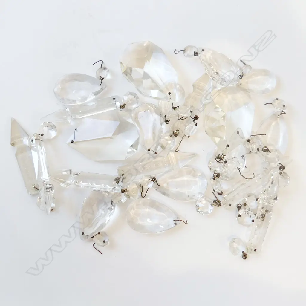 BOX OF CRYSTALS FACET CUT TEARDROPS ETC L.50MM-75MM Image 1++