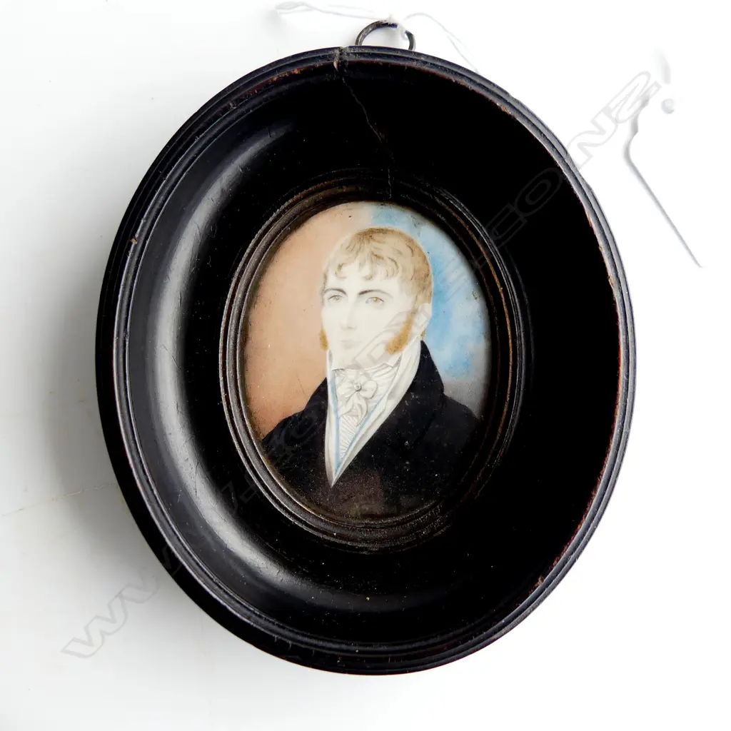 GEORGIAN GENTLEMAN HAND PAINTED OVAL PORTRAIT 65x50mm AF TO FRAME Image 1++