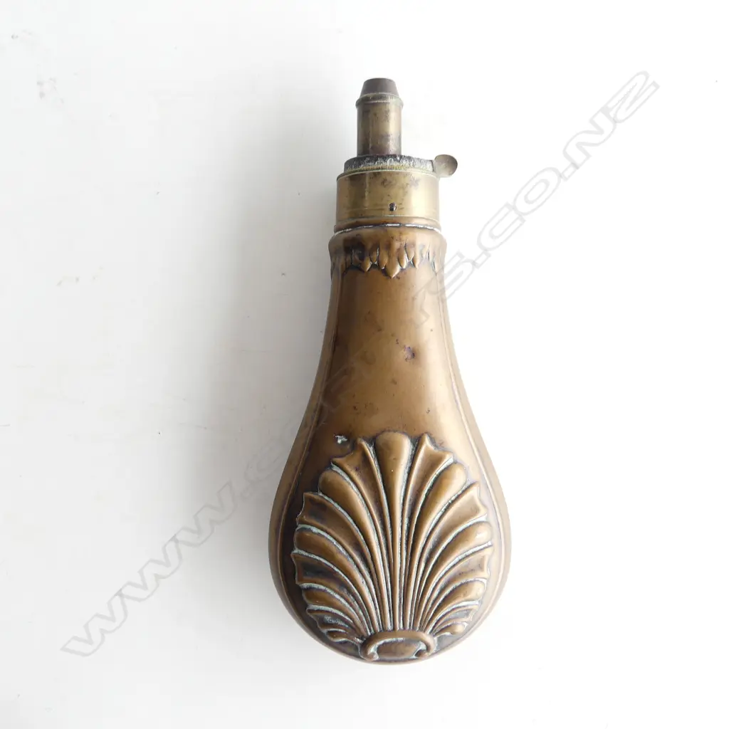 ANTIQUE COPPER POWDER FLASK w. SHELL DESIGN H.200mm Image 1++