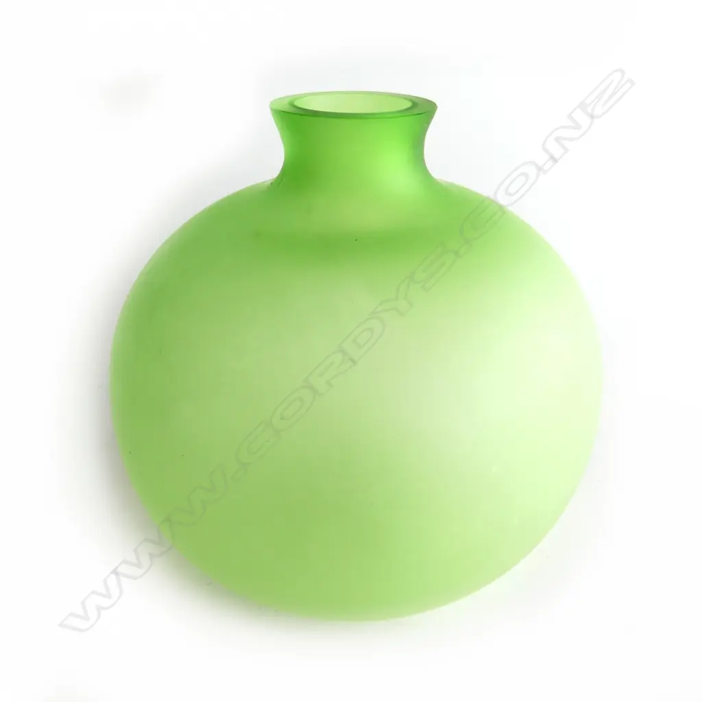 GREEN ART GLASS VASE H.145mm Image 1++