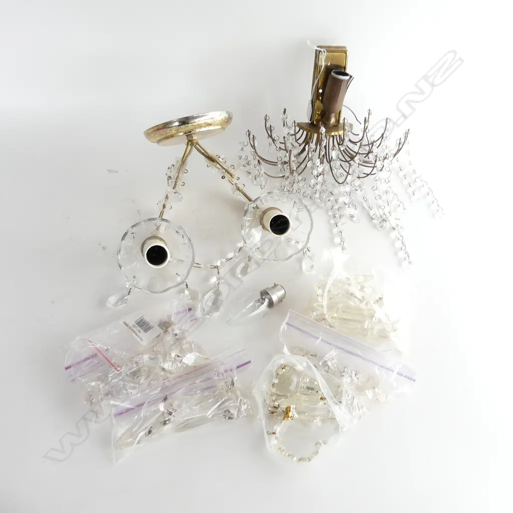 2 VINTAGE CRYSTAL HUNG WALL SCONCE LAMPS & LRG AMOUNT CRYSTAL CHANDELIER DROPS Image 1++