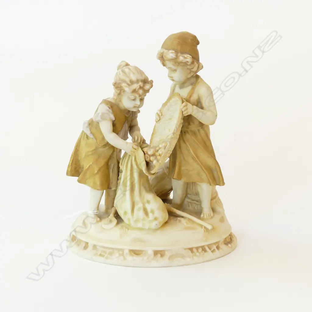 VIENNA CHINA FIGURE GROUP 2 CHILDREN GATHERING FRUIT H180MM Image 1++