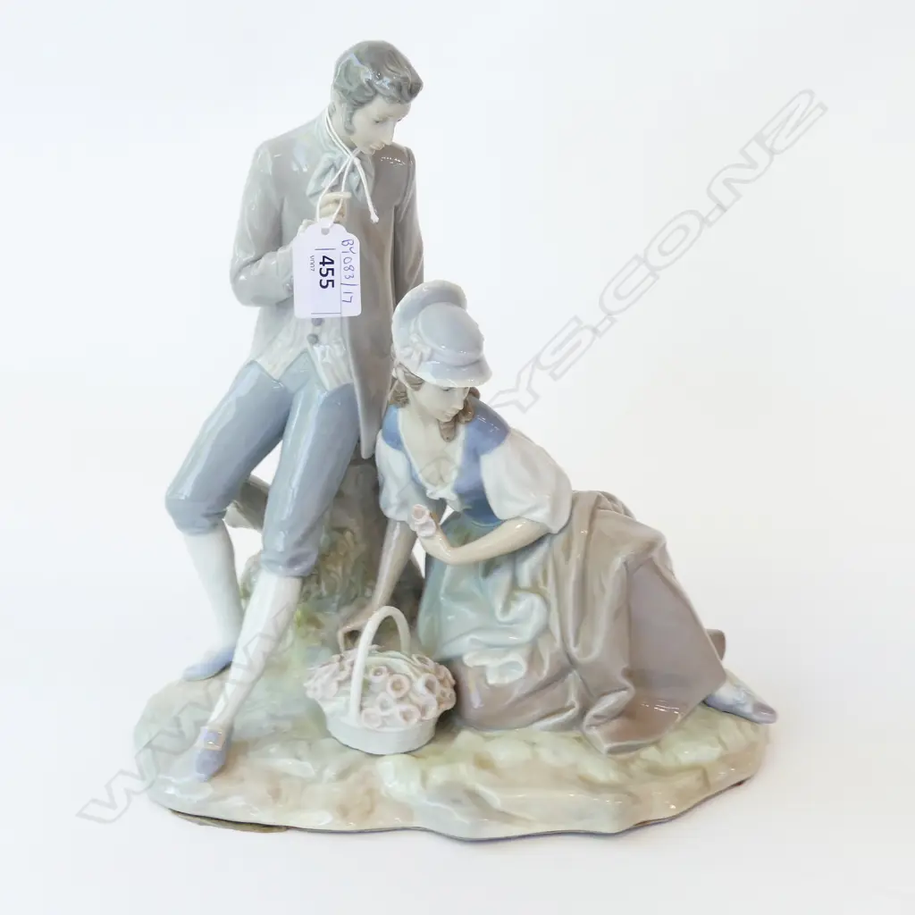 LLADRO FIGURE GROUP COUPLE WITH FLOWERS H275MM Image 1++