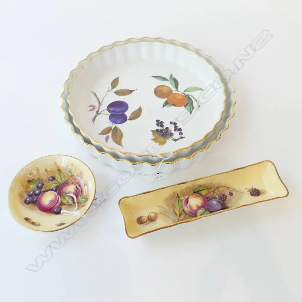 2 EVERSHAM WORCESTER FLAN DISHES & 2 SMALL PCS AYNSLEY CHINA Image 1++