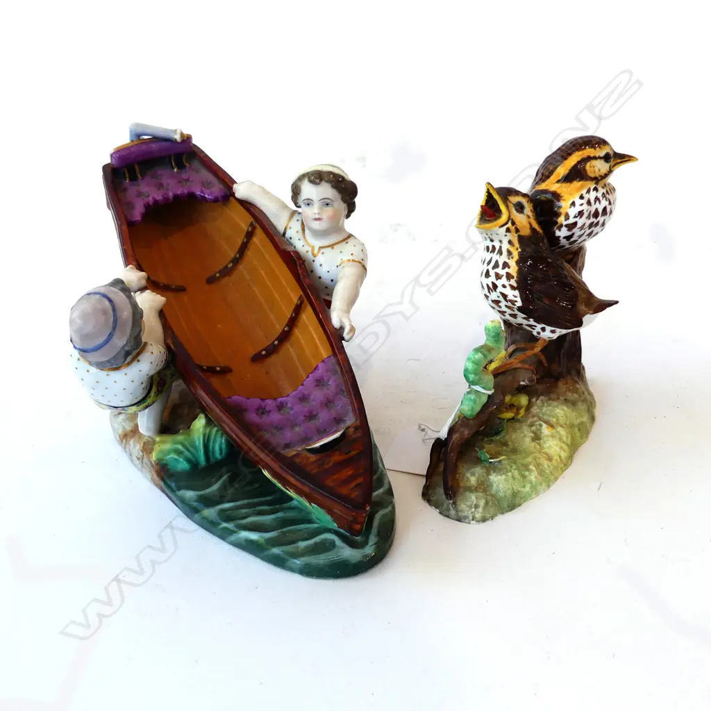 2 FIGURINES; ROYAL CROWN DERBY THRUSH CHICKS, GERMAN CHILDREN w. BOAT L.230mm Image 1++