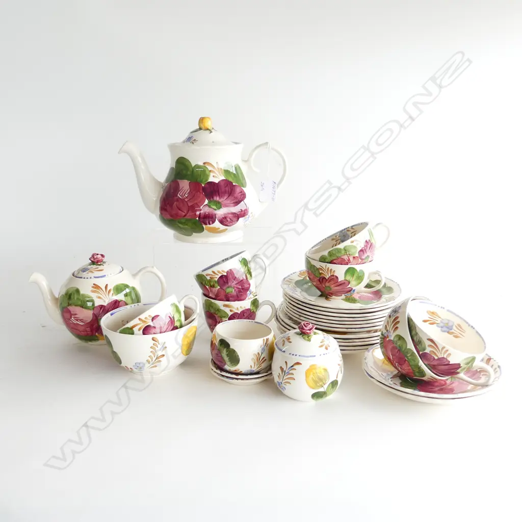 28 PCS BELLE FIORE ENGLISH CHINA, INCLDS 2 TEAPOTS (1 chipped), SUGAR BOWL, SIDE DISHES & CUPS (some discoloured) Image 1++