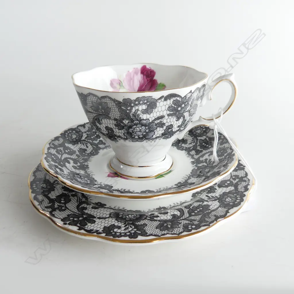 ROYAL ALBERT SENORITA TRIO Image 1++