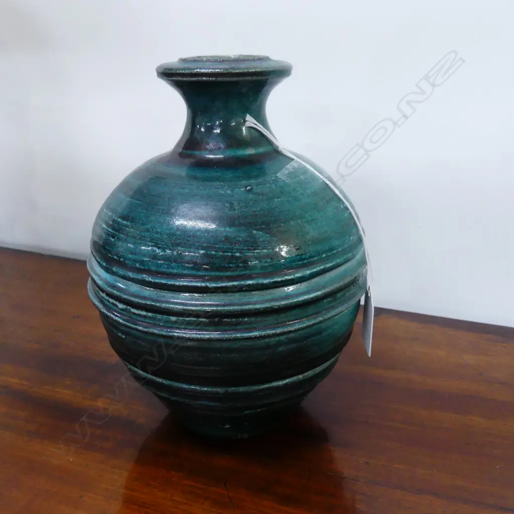GRAEME STORM GREEN GLAZED VASE H.210mm Image 1++