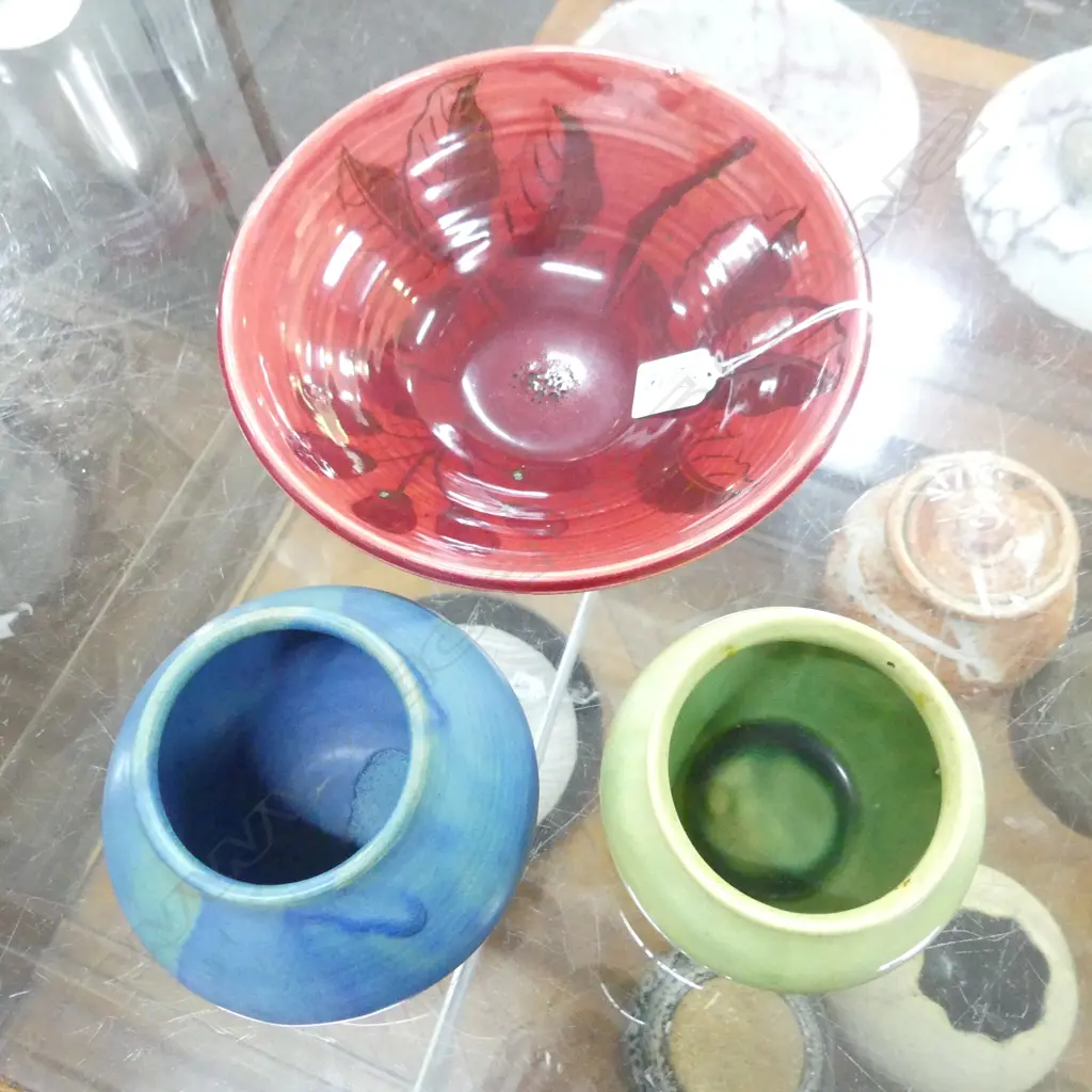 OLIVE JONES RED BOWL w. SMALL FAULT 225mm dia, DORIS DUTCH BLUE GLAZED VASE, AMBRICO GREEN VASE Image 1++