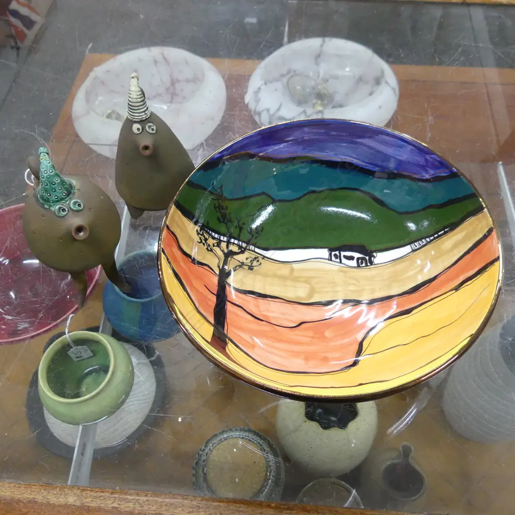 HELEN KEEN STUDIO POTTERY BOWL 240mm dia + 2 ANNA BARNETT CREATURES H.150mm Image 1++