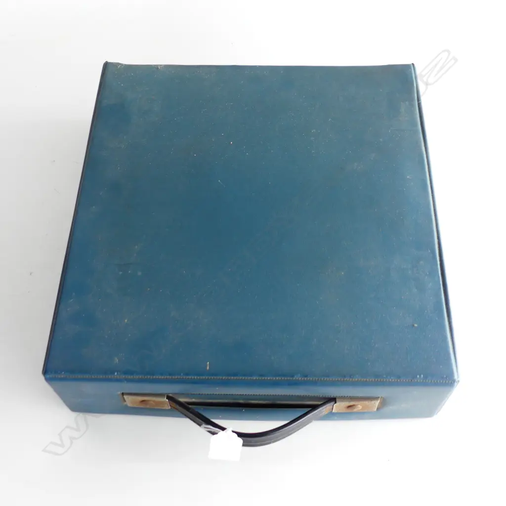 RETRO OLIVETTI 'LETTERA 32' TYPEWRITER, CASED C.1964 Image 1++