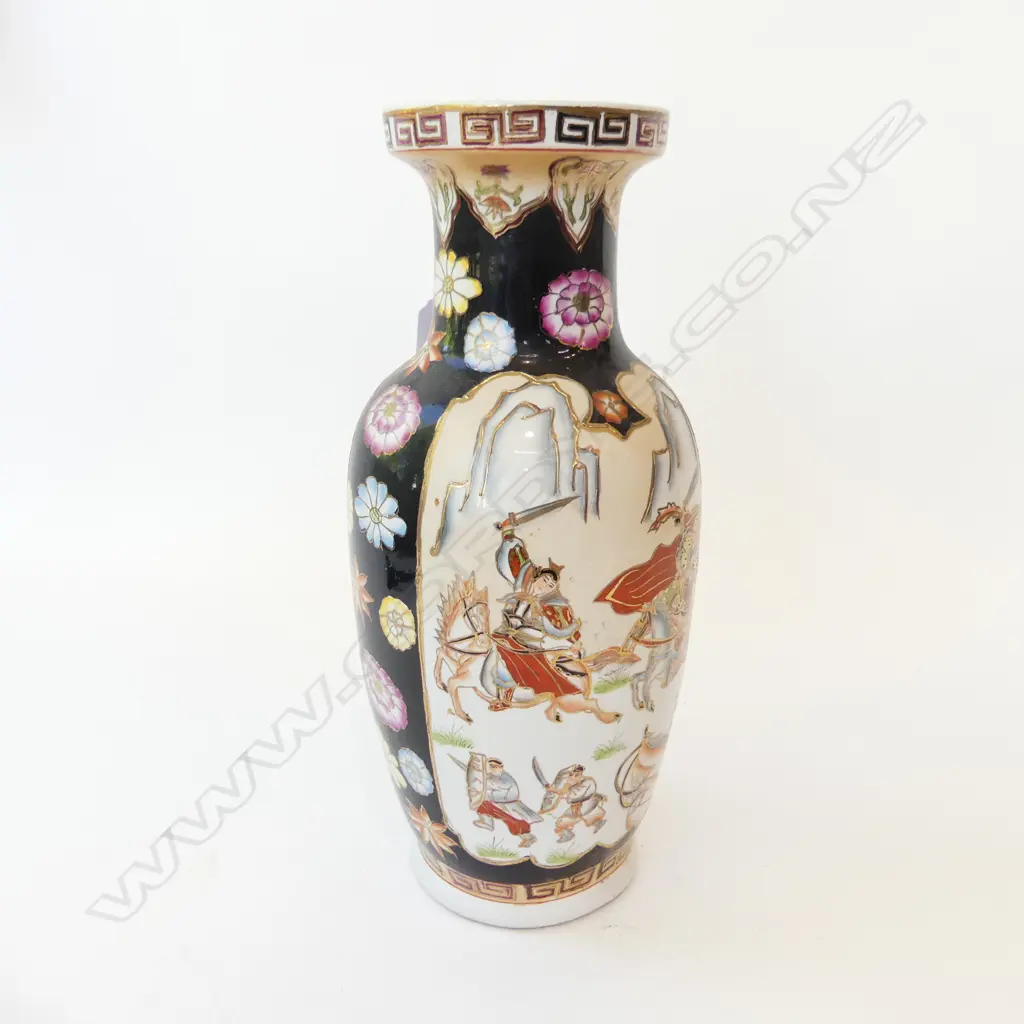 CHINESE VASE H.370mm Image 1++