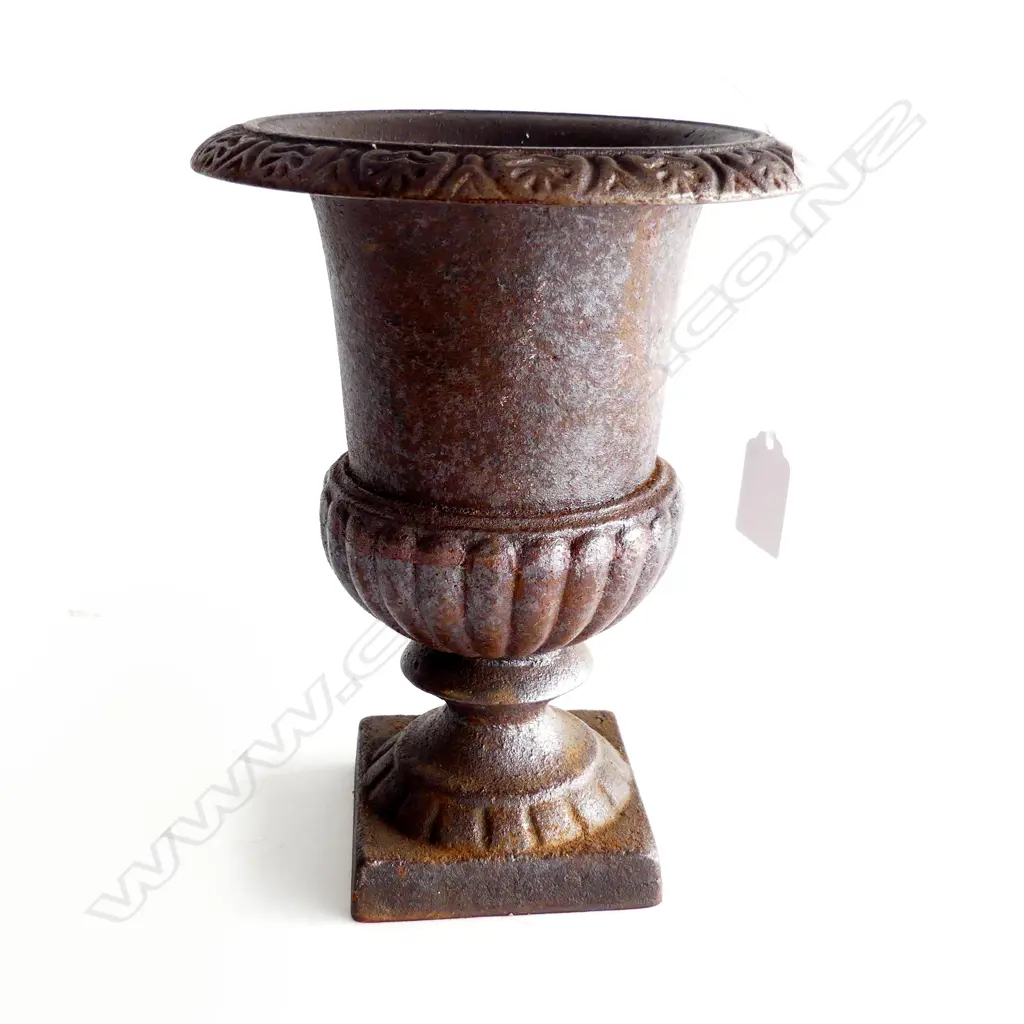 CAST IRON GARDEN URN H.235mm Image 1++