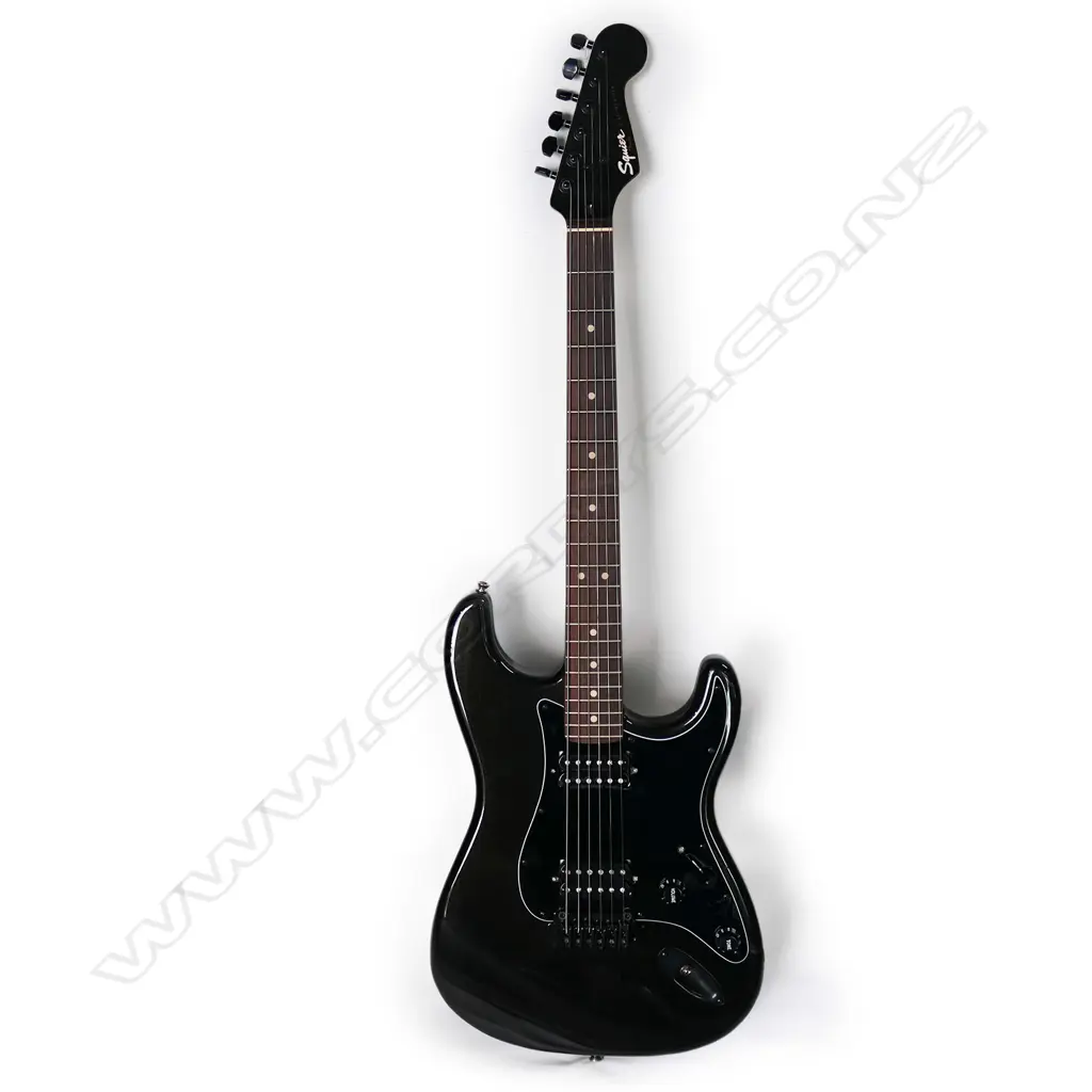 SQUIER STRATOCASTER ELECTRIC GUITAR BY FENDER IN HARD CASE Image 1++