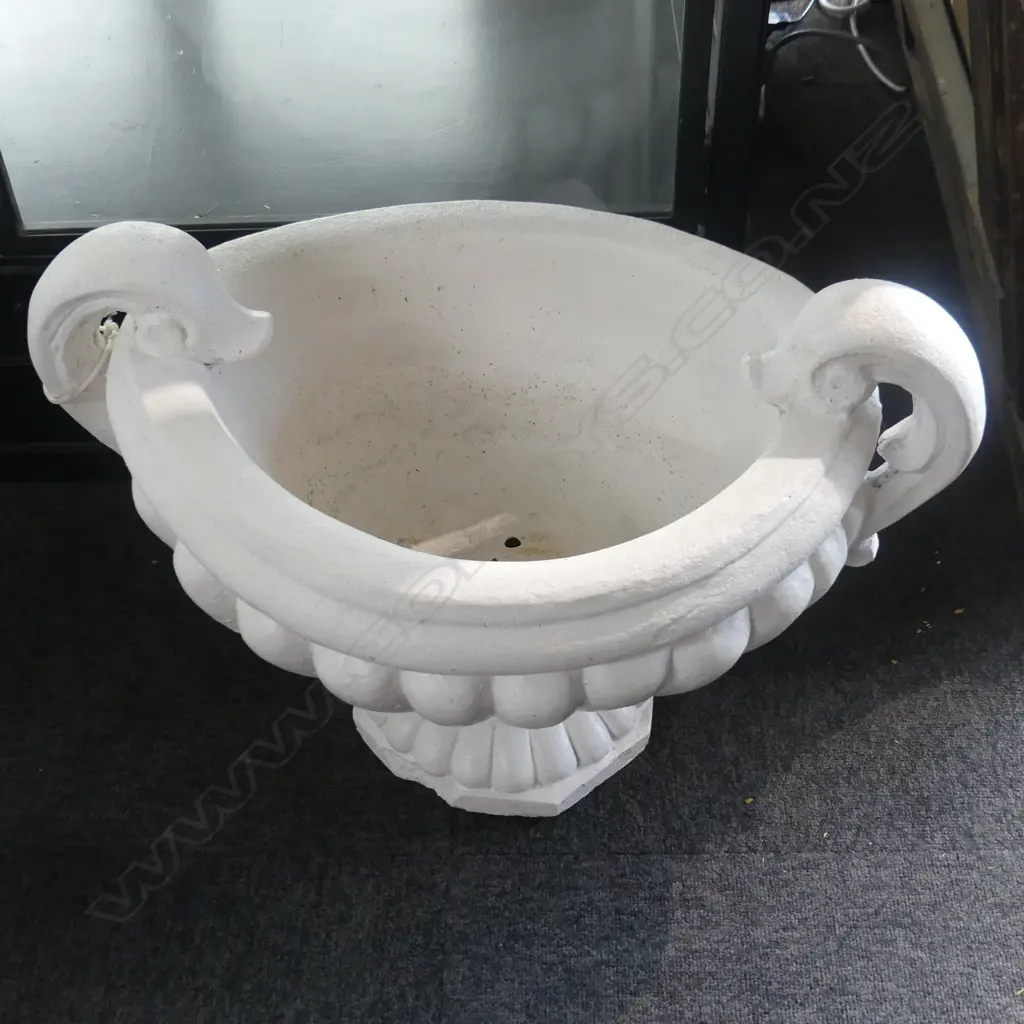CONCRETE GARDEN URN H.370mm Image 1++