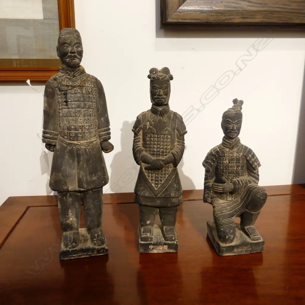 3 CHINESE TERRACOTTA BURIED WARRIORS H.330mm Image 1++