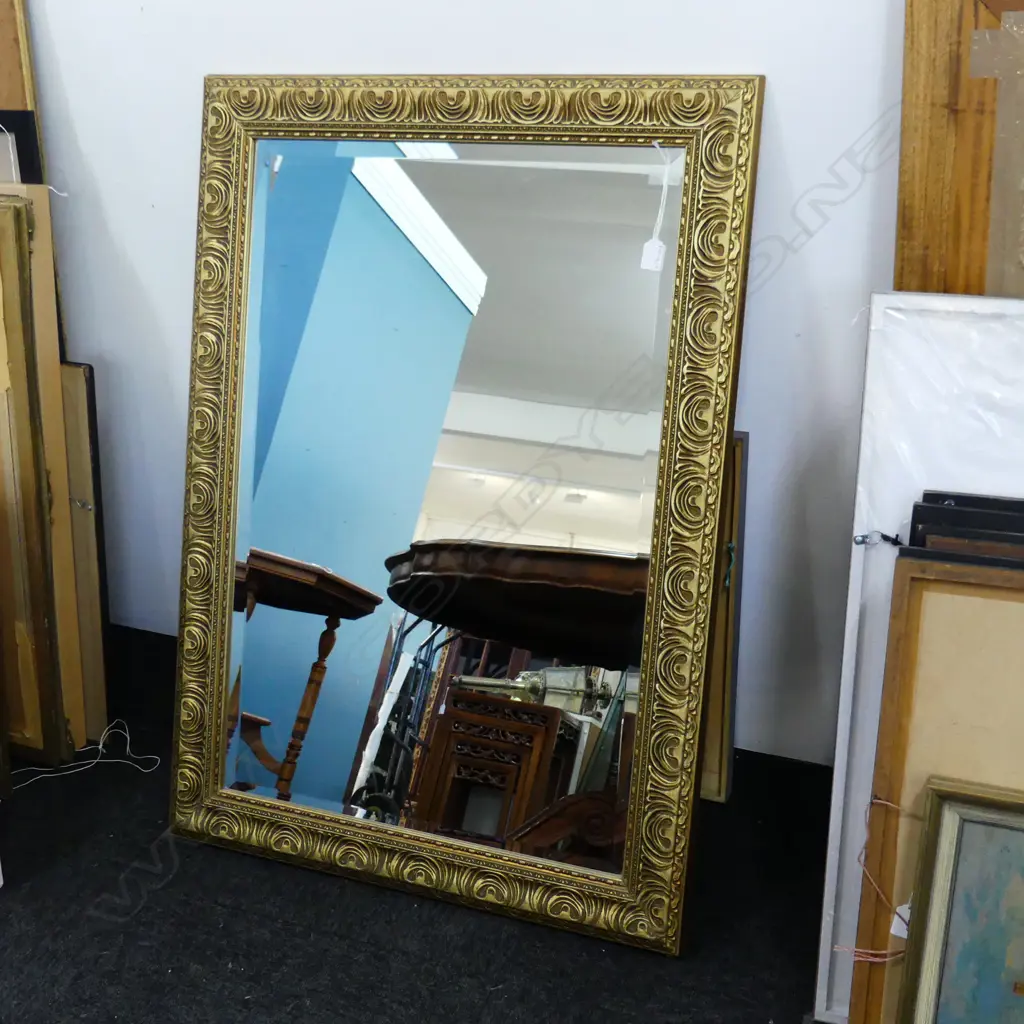 LG GILT FRAMED MIRROR 1055x765mm Image 1++