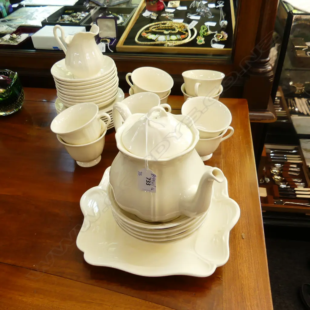 33 PCE WEDGWOOD 'QUEENS PLAIN' PART DINNER SET, 8 TRIOS ETC... Image 1++