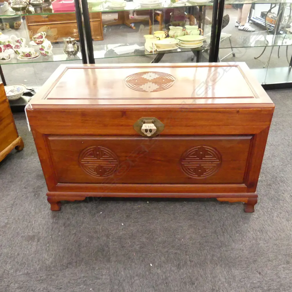 ORIENTAL HOPE CHEST / BLANKET BOX 1035x535x610mm Image 1++