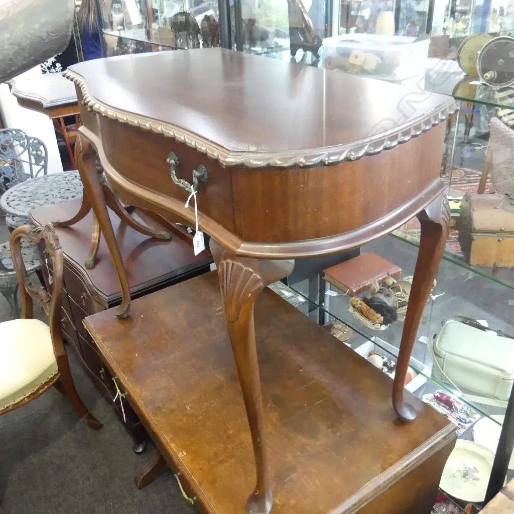 QUEEN ANNE MAHOGANY SMALL PROPORTION DESK Image 1++