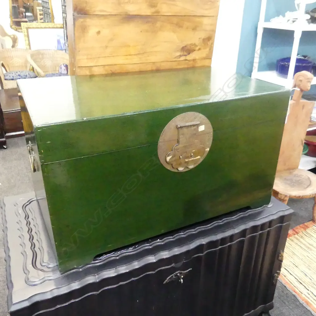 GREEN LACQUER ORIENTAL HOPE CHEST / BLANKET BOX - finish fault to 1 side 860x520x485mm Image 1++