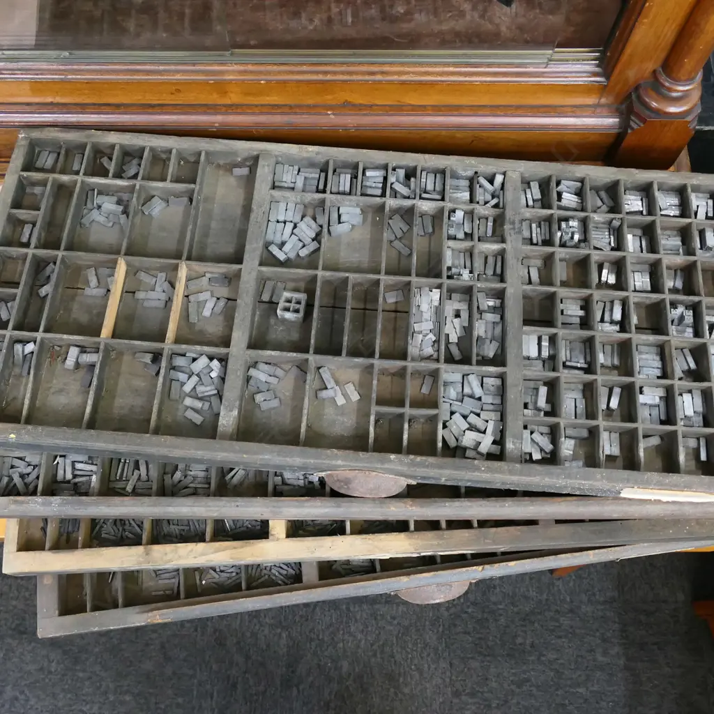 4 PRINTERS TRAYS 370x815mm w. TYPESET FONTS EX. INVERCARGILL NEWSPAPER Image 1++