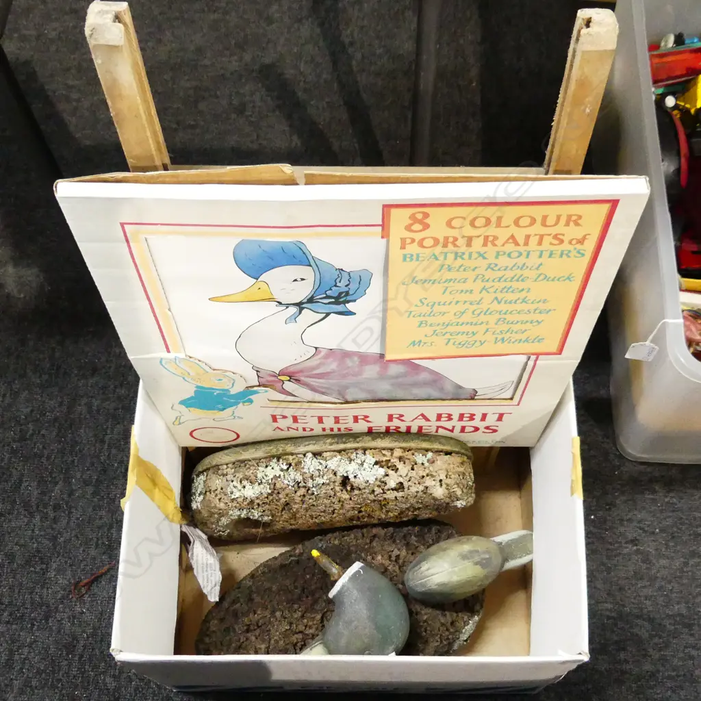 BOX LOT ARTWORKS, 2 DUCK DECOYS, WASHBOARD Image 1++