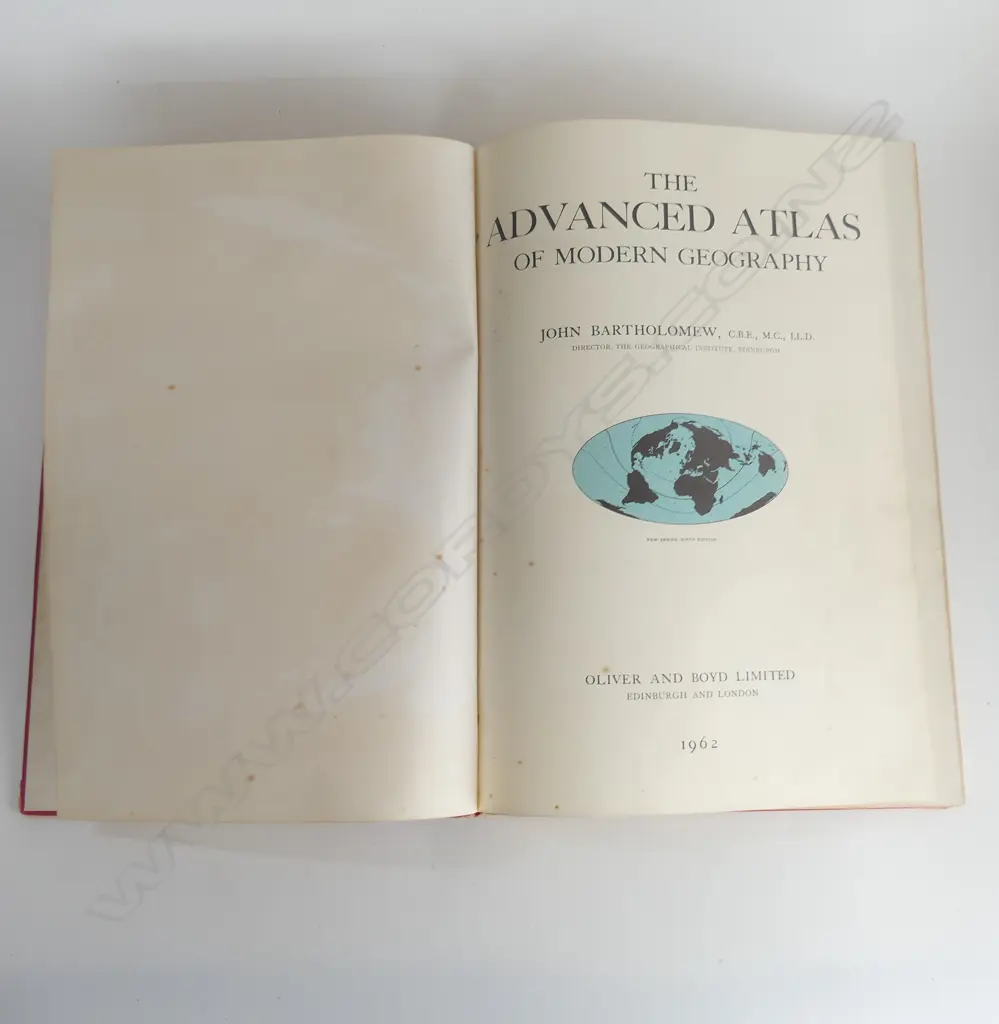 SIX LARGE BOOKS – MODERN SCHOOL OF ART, BARTHOLOMEW ATLAS, OLD ENGLAND ANTIQUITIES ETC  Image 1++