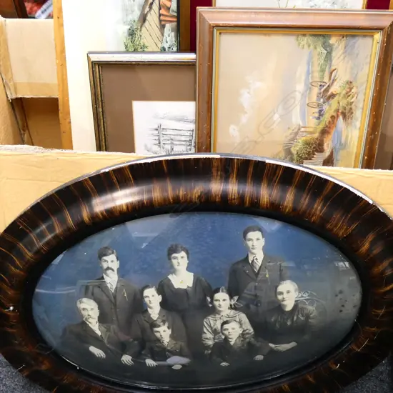 ASST. ANTIQUE & VINTAGE ARTWORKS, OVAL FAMILY PHOTO C.1900 ETC