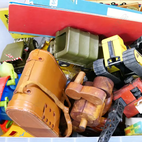CRATE ASST. TOYS & BOARD GAMES, BINOCULARS ETC