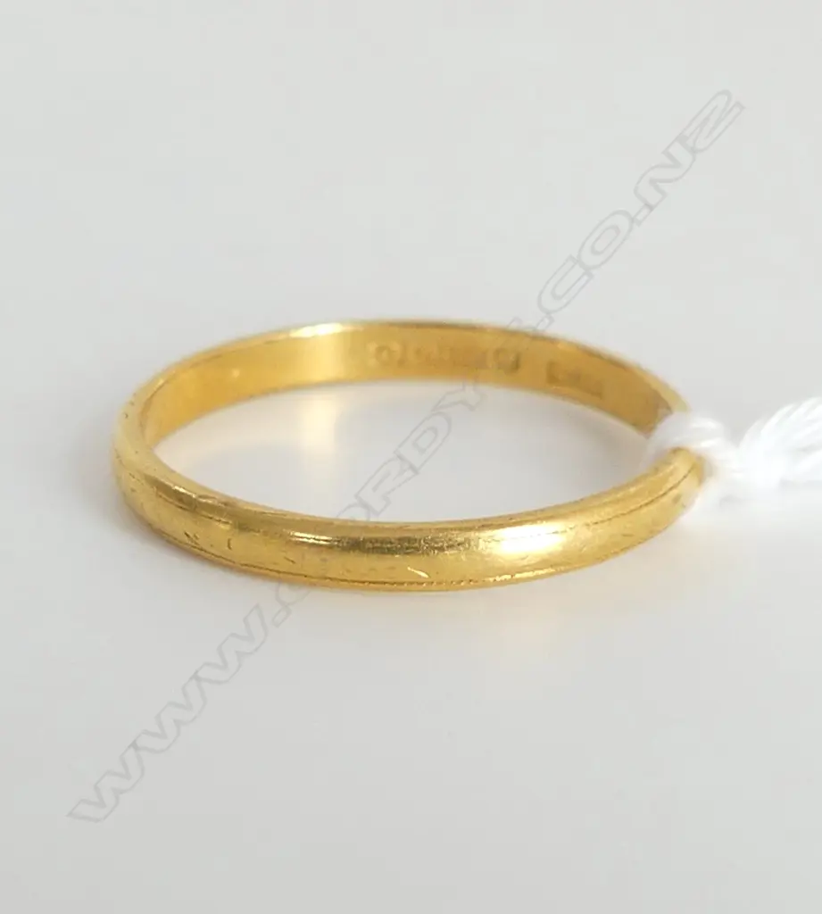 BIRMINGHAM 1913 22ct GOLD BAND RING hallmarked 2.74gms Image 1++