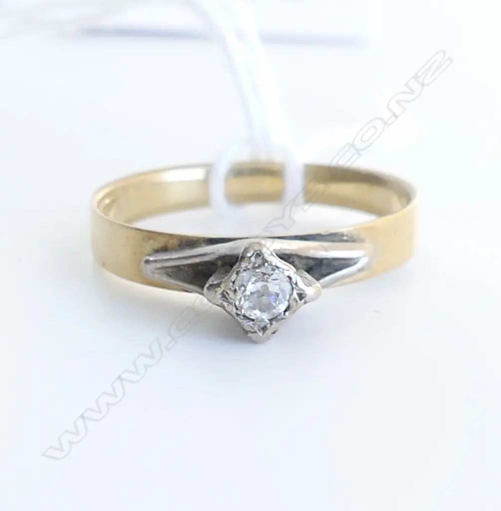 18CT GOLD & DIAMOND SOLITAIRE RING SIZE O Image 1++