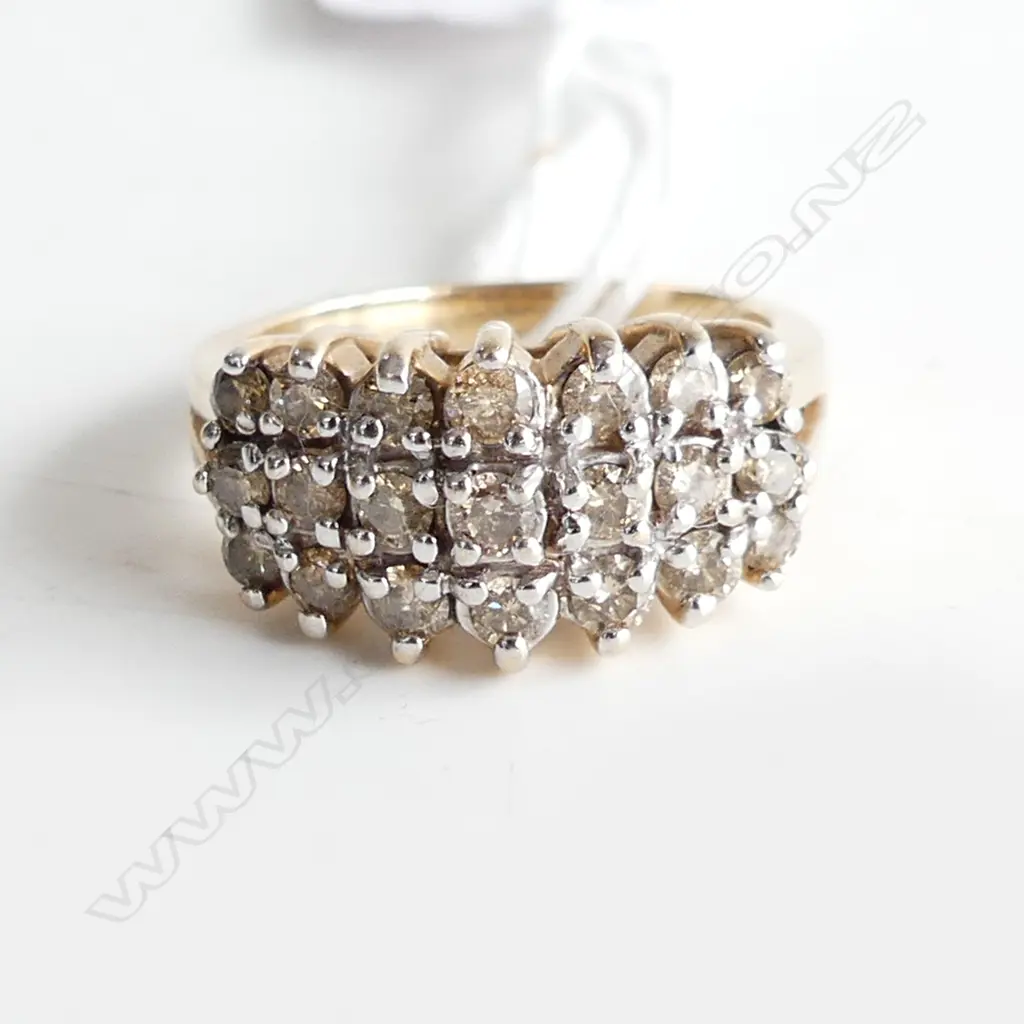 10CT AND DIAMOND RING  SIZE N 1/2 Image 1++