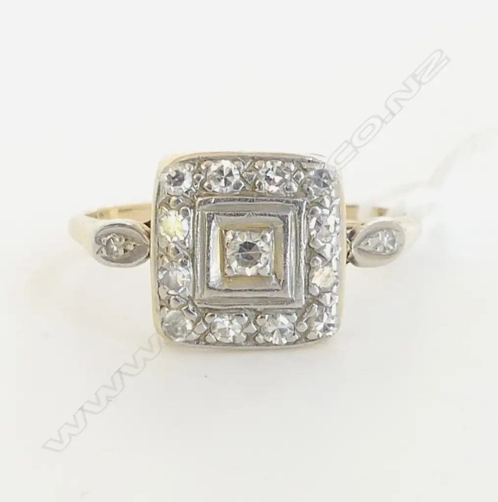 18ct GOLD & DIAMOND ART DECO CLUSTER RING square setting 2.82gms Image 1++