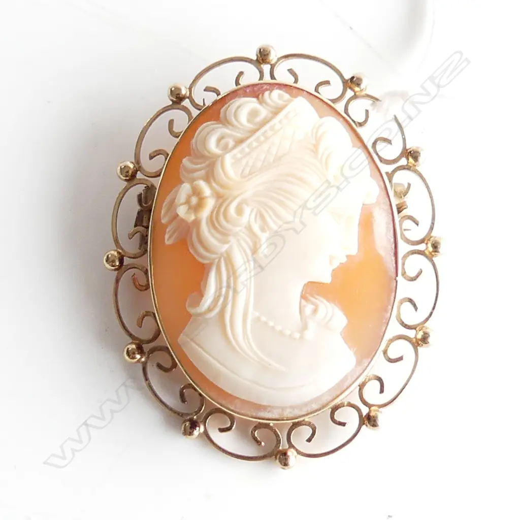 9ct GOLD SCROLLING FRAMED CAMEO PORTRAIT BROOCH 10.28gms Image 1++