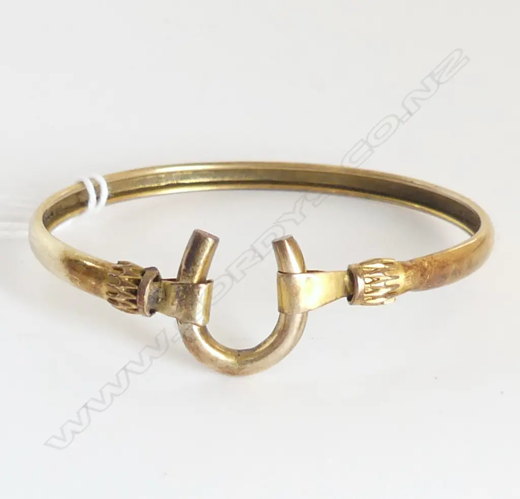 9ct GOLD EDWARDIAN SPRUNG BANGLE with horseshoe clasp 5.65gms Image 1++