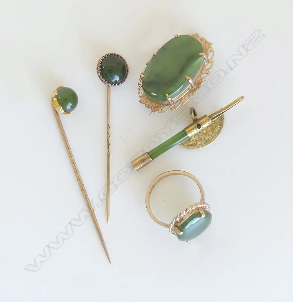 9ct GOLD & POUNAMU RING + BROOCH + AXE a.f + 2 STICK PINS 14,4gms Image 1++