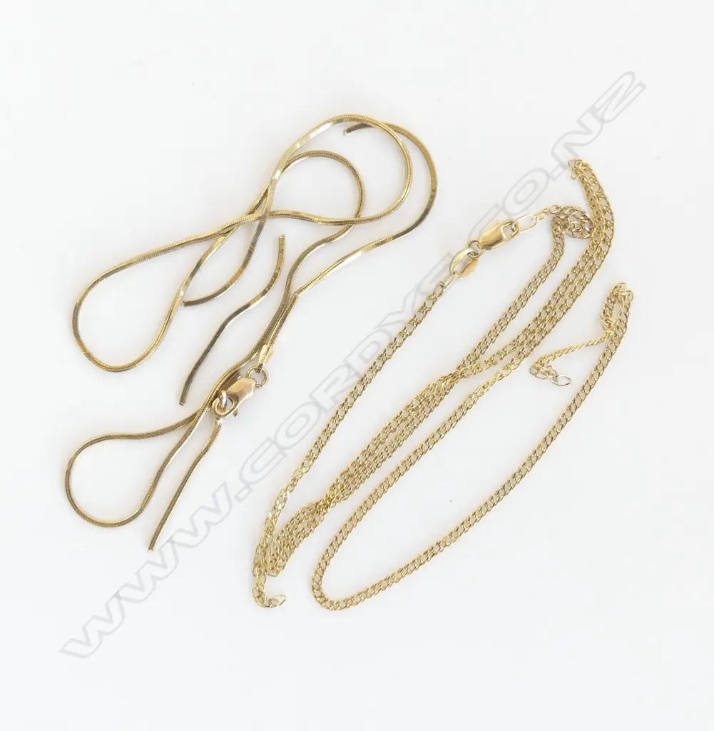 2 9ct GOLD SCRAP CHAINS (BROKEN) 5.3gms Image 1++
