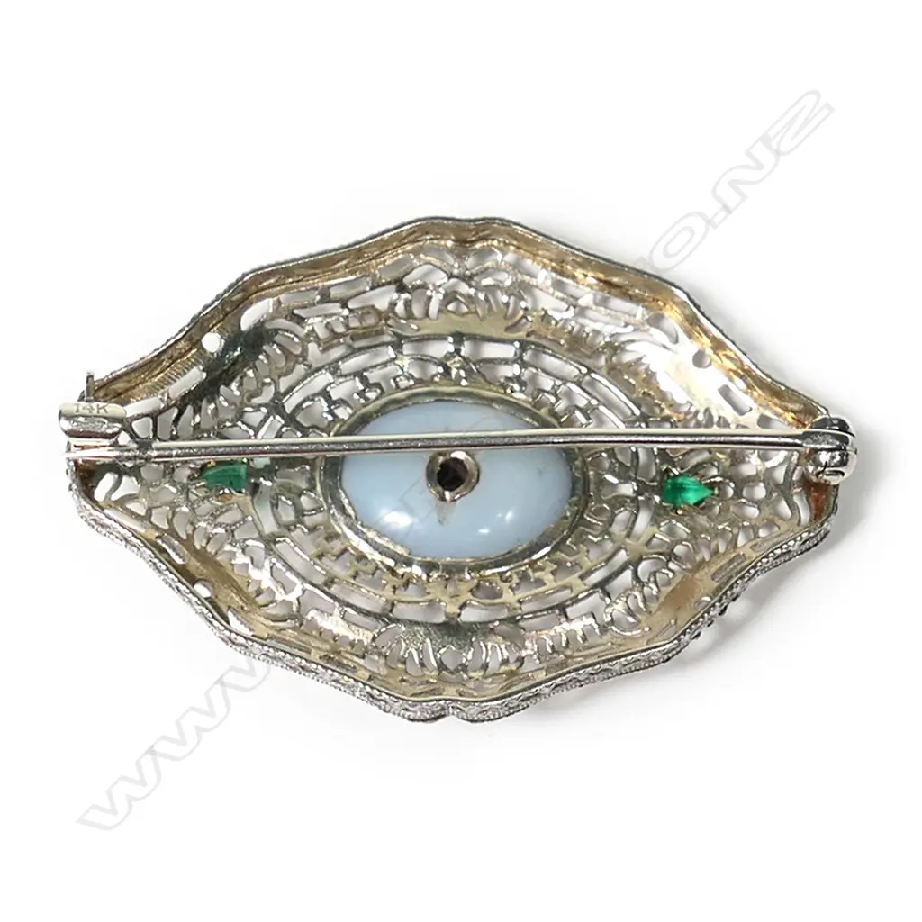 A vintage 14ct white gold opal and diamond brooch, Image 1++