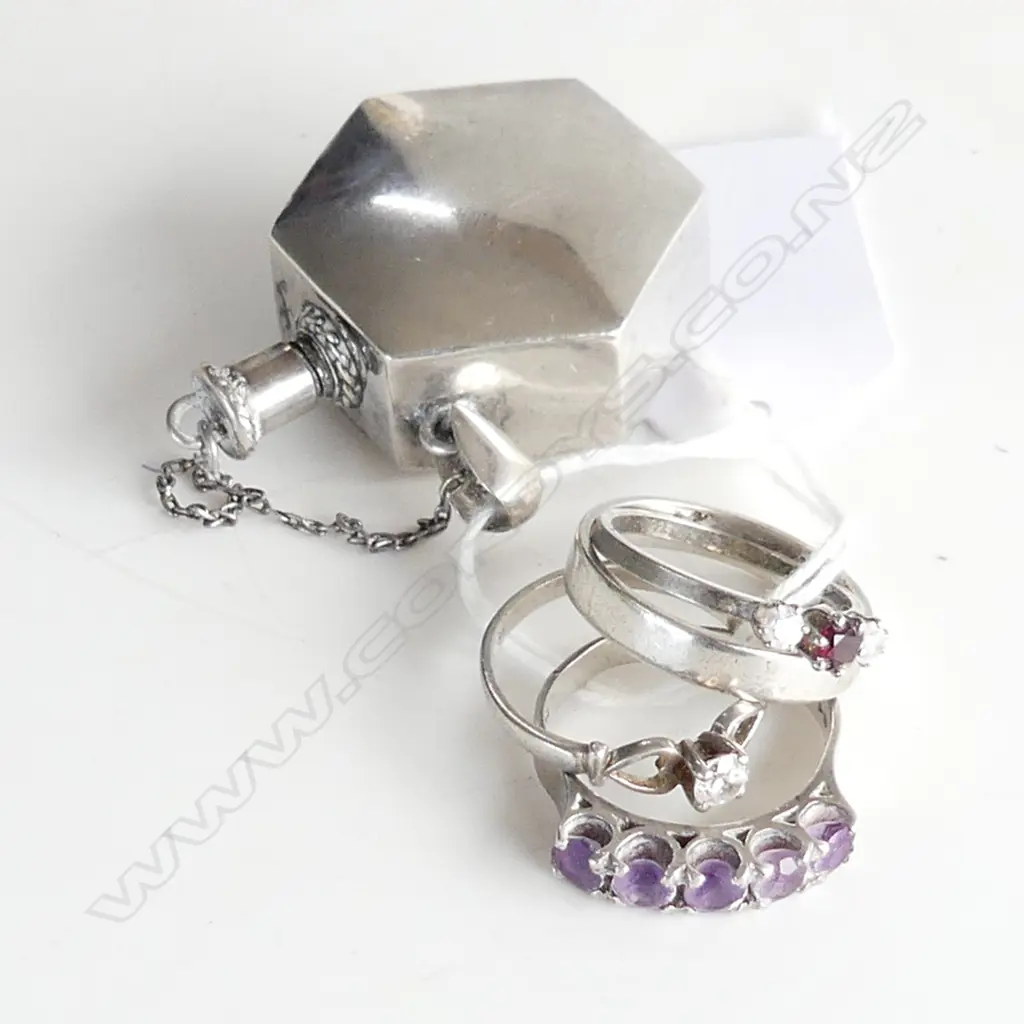 4 SILVER GEM SET RINGS + SILVER PENDANT SCENT BOTTLE Image 1++