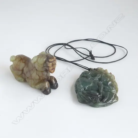 2 CHINESE CARVED JADEITE SMALL PCES: 1x PENDANT 1x HORSE