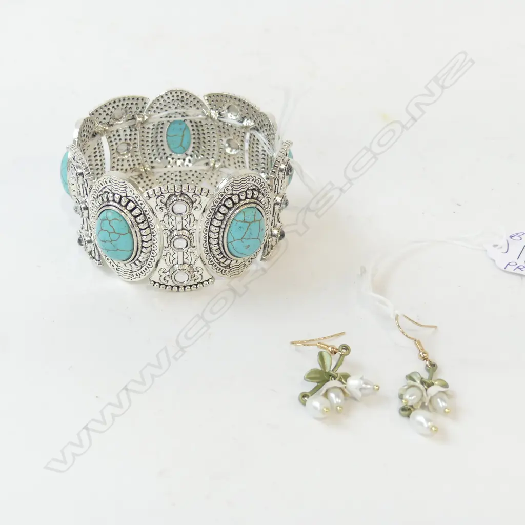 COSTUME SILVER COLOUR BRACELET w TURQUOISE & PR ENAMEL & FAUX PEARL FLORAL EARRINGS Image 1++