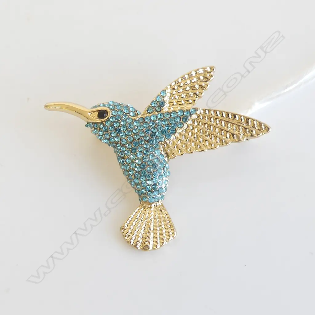 FAUX AQUAMARINE DIAMANTE HUMMINGBIRD BROOCH  Image 1++