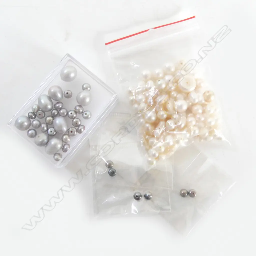 MIXED BAG OF CULTURED FRESH WATER PEARLS GREY TAHITIAN & WHITE Image 1++