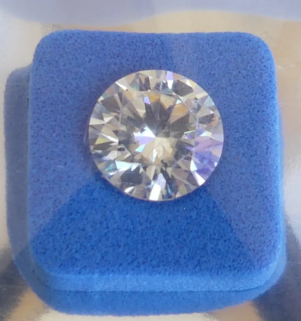 ROUND BRILLIANT 2ct MOISSANITE, WITH GRA CERTIFICATE Image 1++