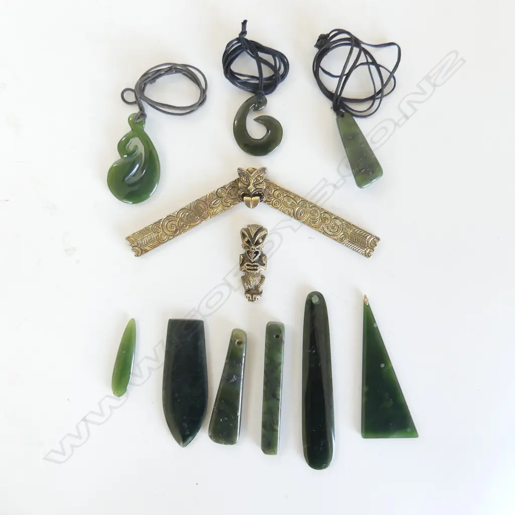 BAG POUNAMU PCES PENDANTS ETC + MAORI GILT METAL MINI GABLE & TEKOTEKO Image 1++