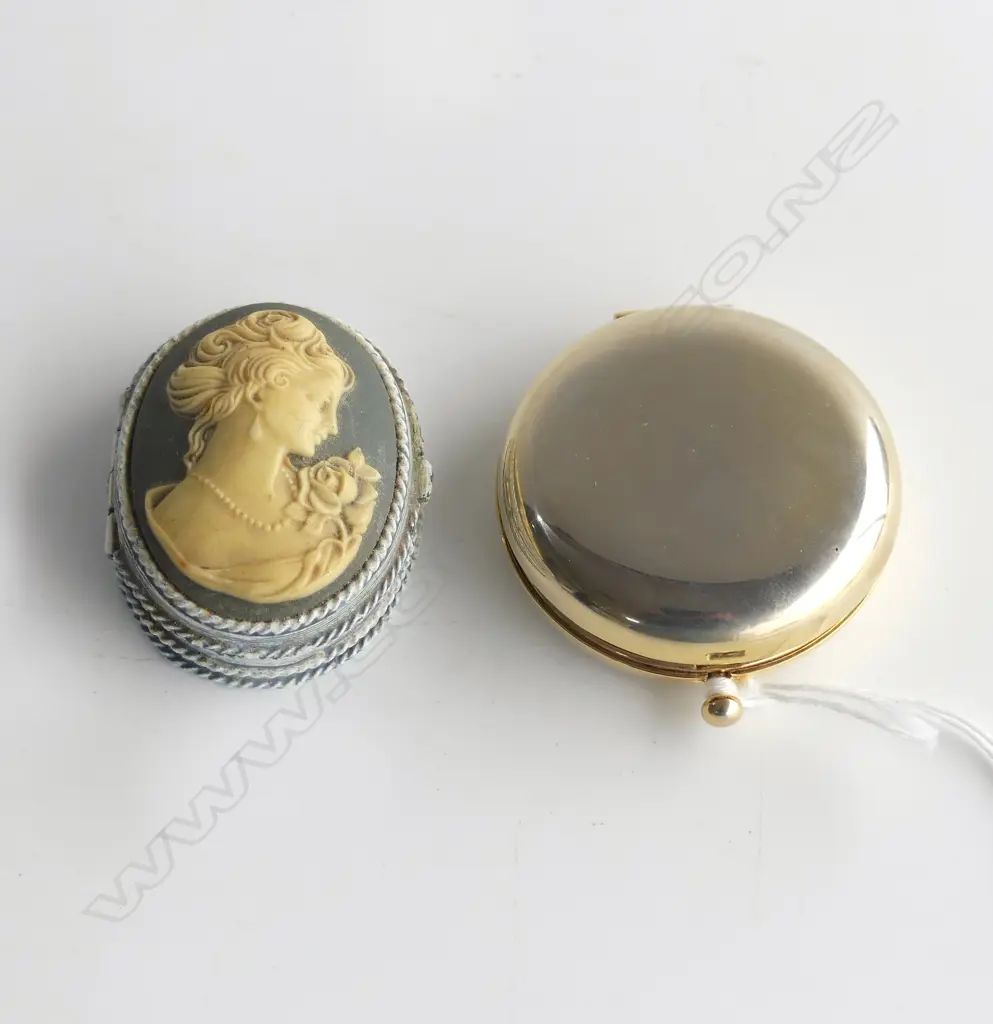 ESTEE LAUDER MINI COMPACT MAKE UP CONTAINER  & 1 MINI CAMEO  PERFUME CONTAINER Image 1++