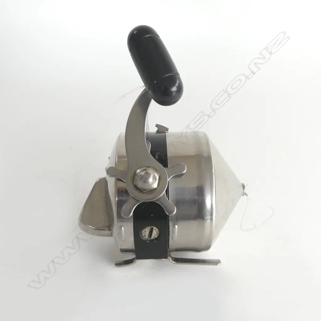 Alan Pye fishing collection: ZEBCO SPINNING REEL USA Image 1++