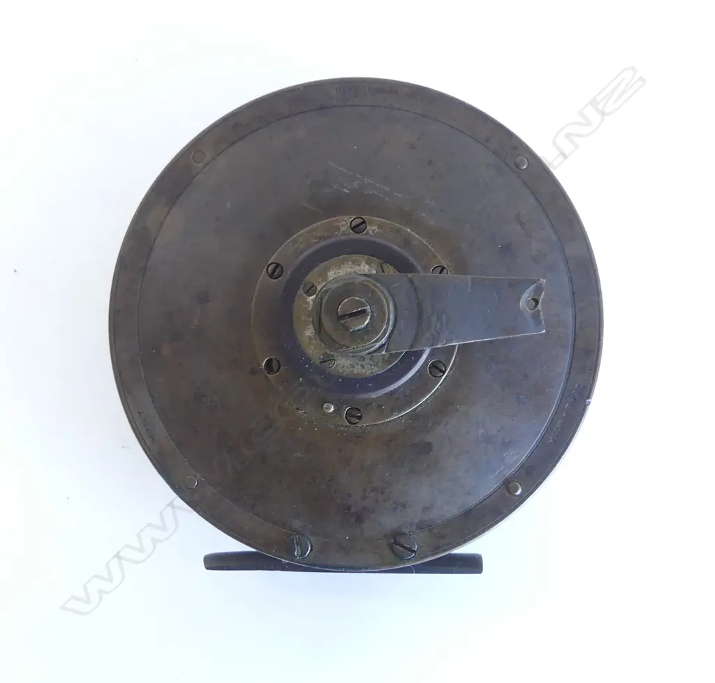 LARGE SIZE VINTAGE BRASS ZEALANDIA  ENGLISH FISHING REEL DAMAGE TO HANDLE  DIA160MM Image 1++