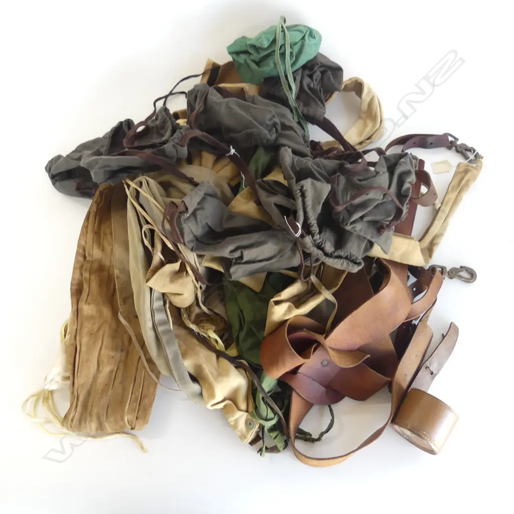 BOX LOT ROD BAGS & LEATHER & BRASS BIG GAME FISHING BODY HARNESS Image 1++